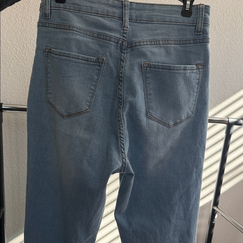 High Rise Light Wash Jeans - Picture 4 of 5